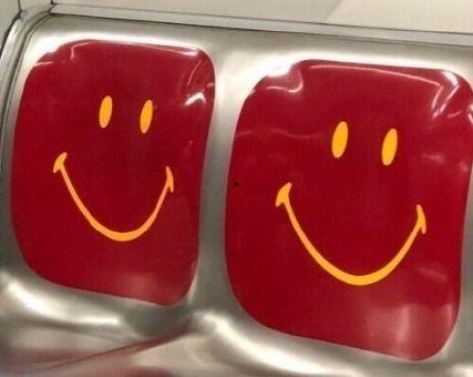 串门吃瓜文案搞笑,笑料连连，一场欢乐的邻里盛宴！