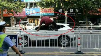 大爷高速吃瓜,意外成为网红