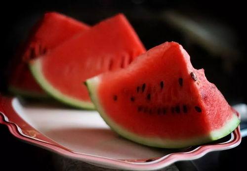 冰橙汁吃瓜,夏日消暑新风尚