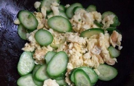 荷兰旅游吃瓜,尝鲜荷兰特色美食，尽享异国风味之旅