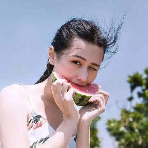 少女吃瓜头像,揭秘校园八卦风云